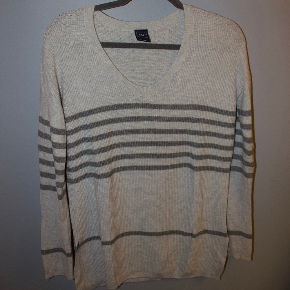 Gap Scoop Neck Gray Striped Sweater